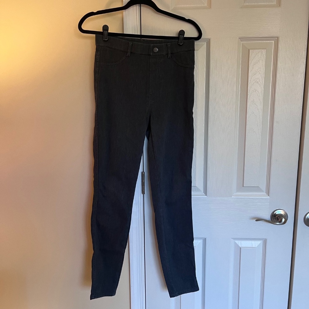 Uniqlo Gray Medium HeatTech Ultra Stretch Legging Pants Jean Jeggings
